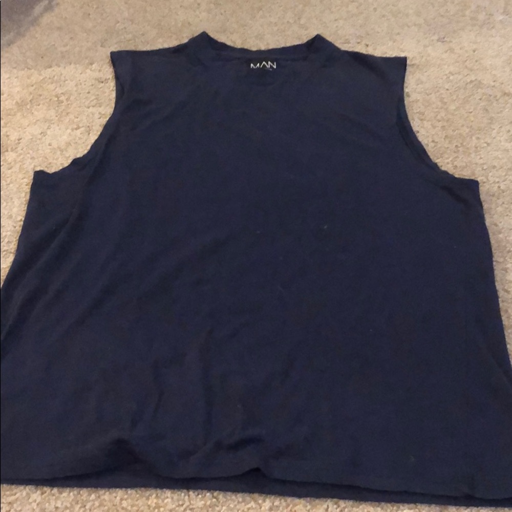 Men’s tank top w shredded design on back